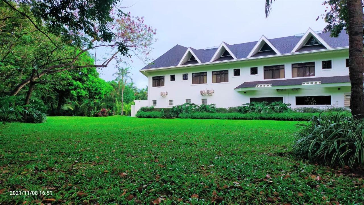 Chateau Bleu Resort Calamba  Exterior photo