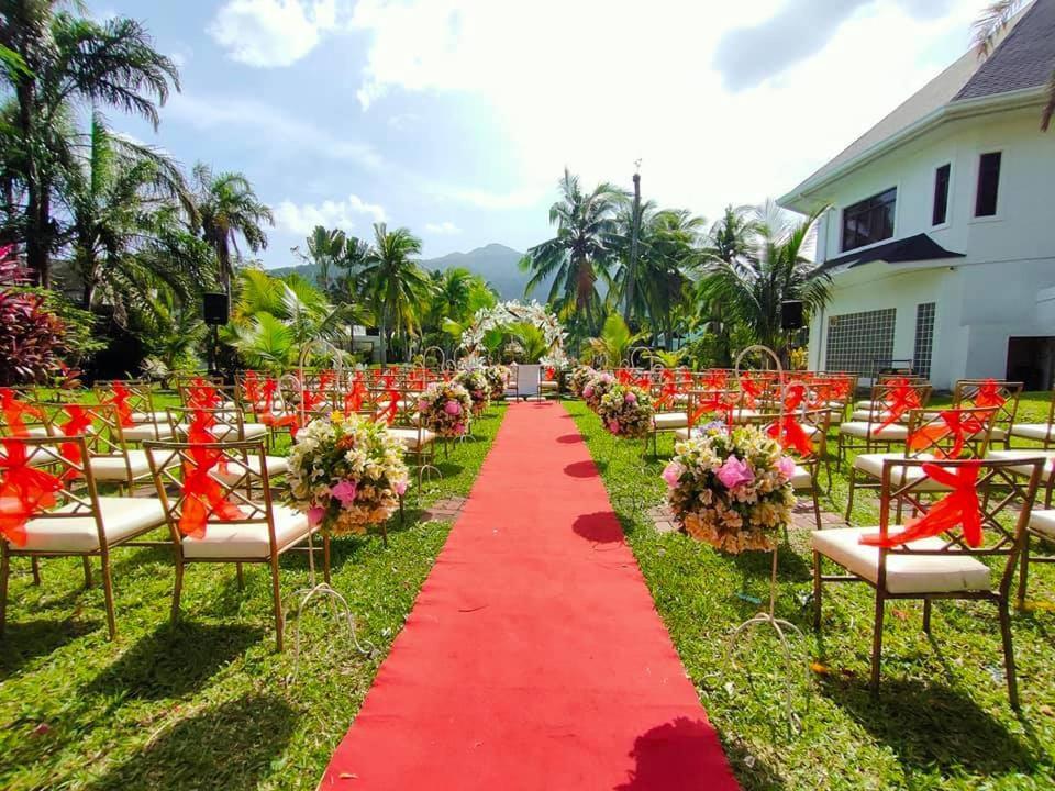 Chateau Bleu Resort Calamba  Exterior photo