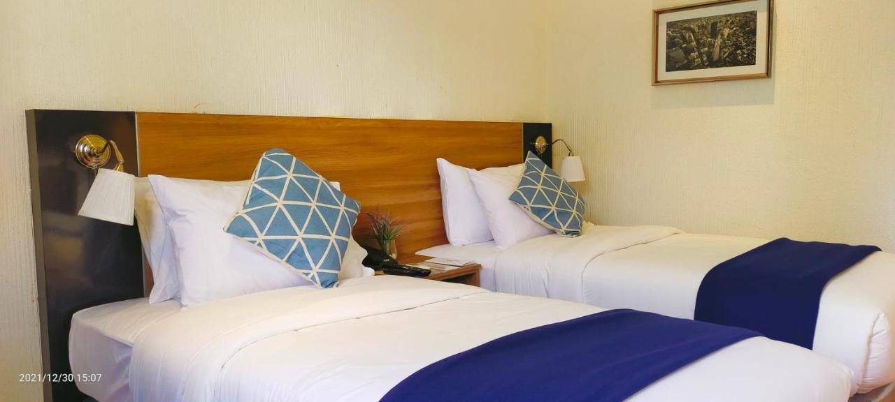 Chateau Bleu Resort Calamba  Exterior photo