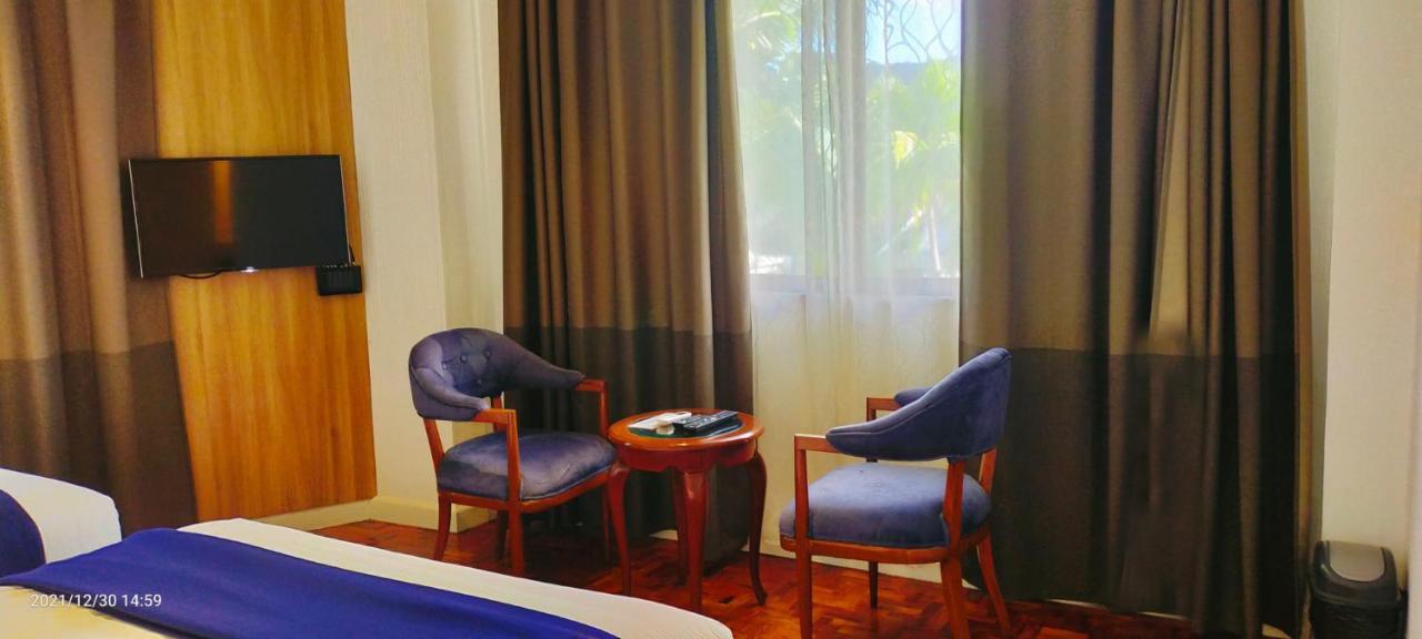 Chateau Bleu Resort Calamba  Exterior photo