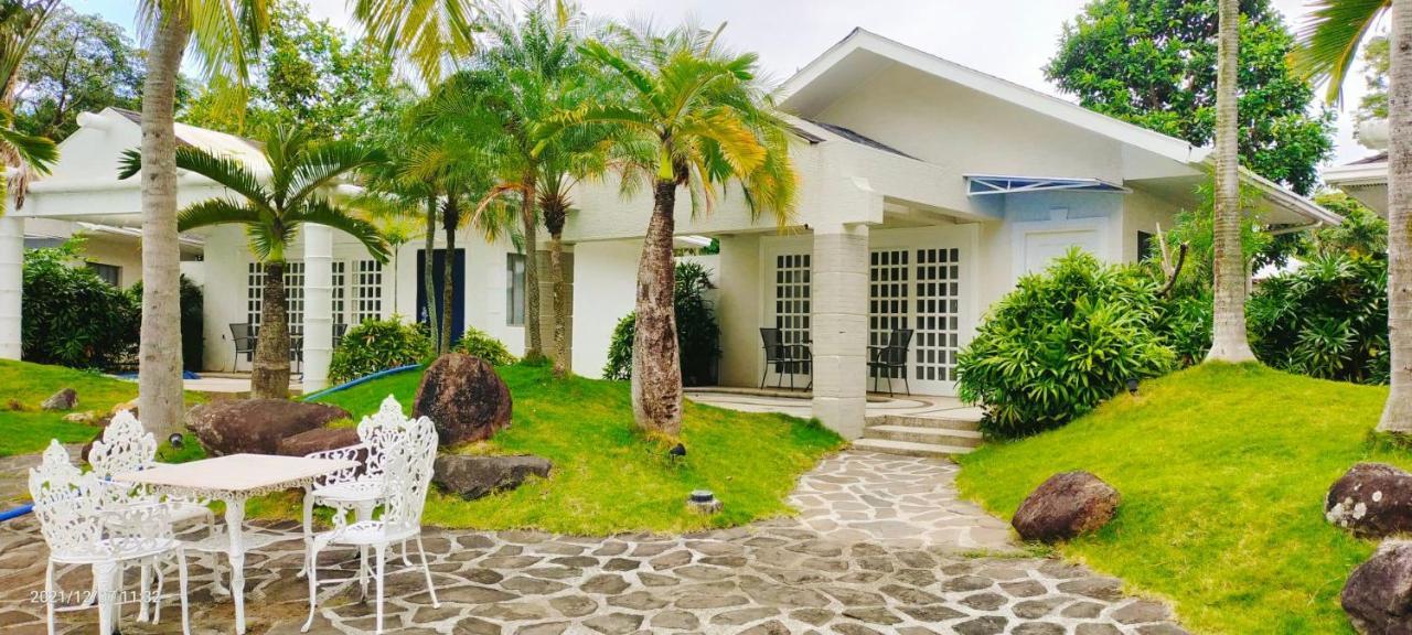 Chateau Bleu Resort Calamba  Exterior photo
